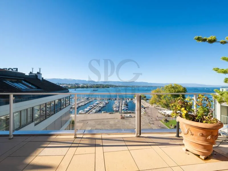 Penthouse duplex affacciato sul lago con terrazza e vista panoramica – foto 2 di 12