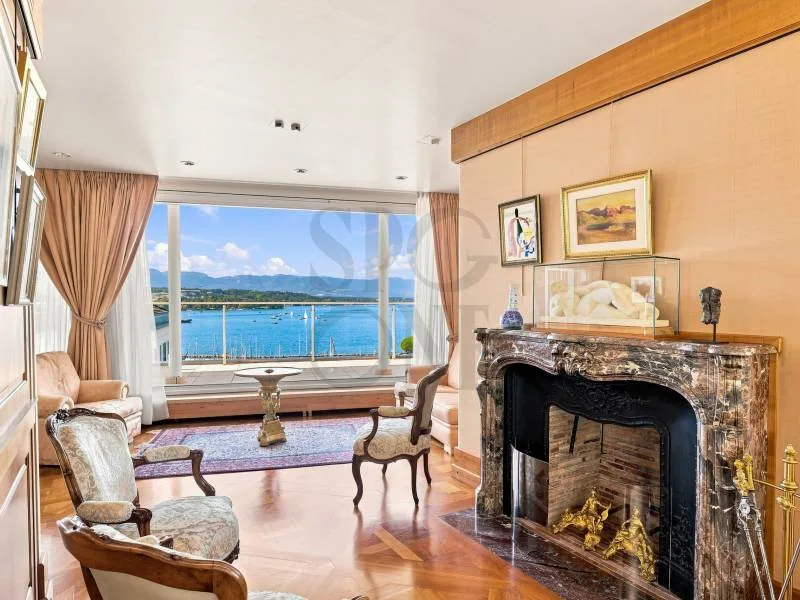Penthouse duplex affacciato sul lago con terrazza e vista panoramica – foto 5 di 12