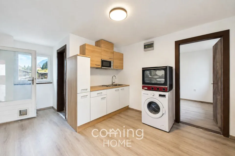 Deliziosa metà di casa con tre unità abitative nella valle di Saas. – foto 2 di 16