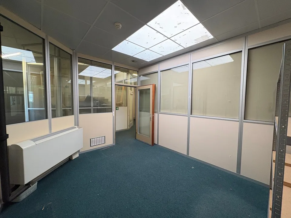 Local commercial avec espace de stockage séparé– Zone Industrielle de Romanel-sur-Morges – photo 2 sur 3