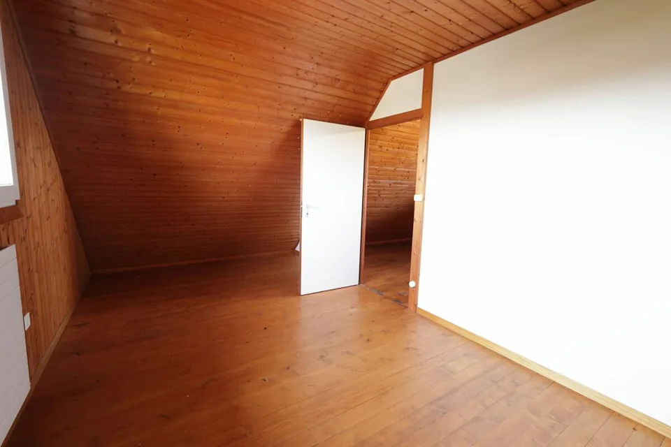 Vier-Zimmer-Haus mit 900 m2 Grundstück - Ideal für ein Paar – Foto 16 von 17