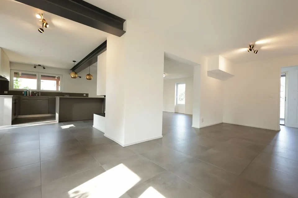 Vier-Zimmer-Haus mit 900 m2 Grundstück - Ideal für ein Paar – Foto 2 von 17