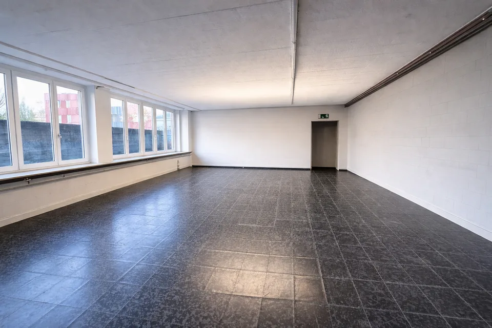 Spazio di magazzino e ufficio con rampa di accesso diretta a Glattbrugg – foto 5 di 5