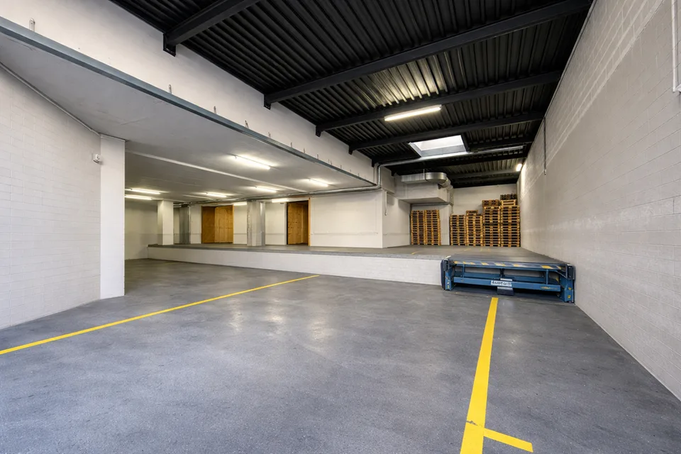 Spazio di magazzino e ufficio con rampa di accesso diretta a Glattbrugg – foto 3 di 5