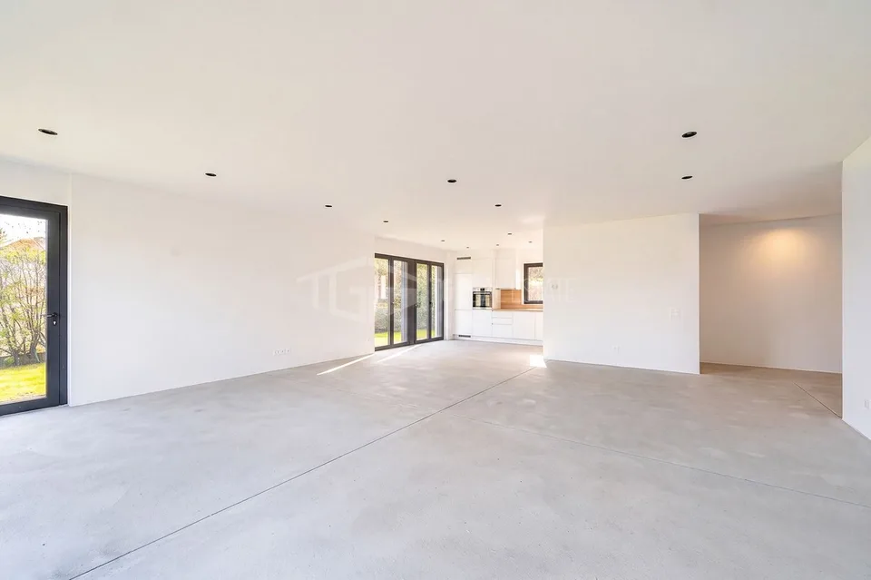 Neue geräumige 4.5-Wohnung mit Seeblick und Garten – Foto 4 von 10