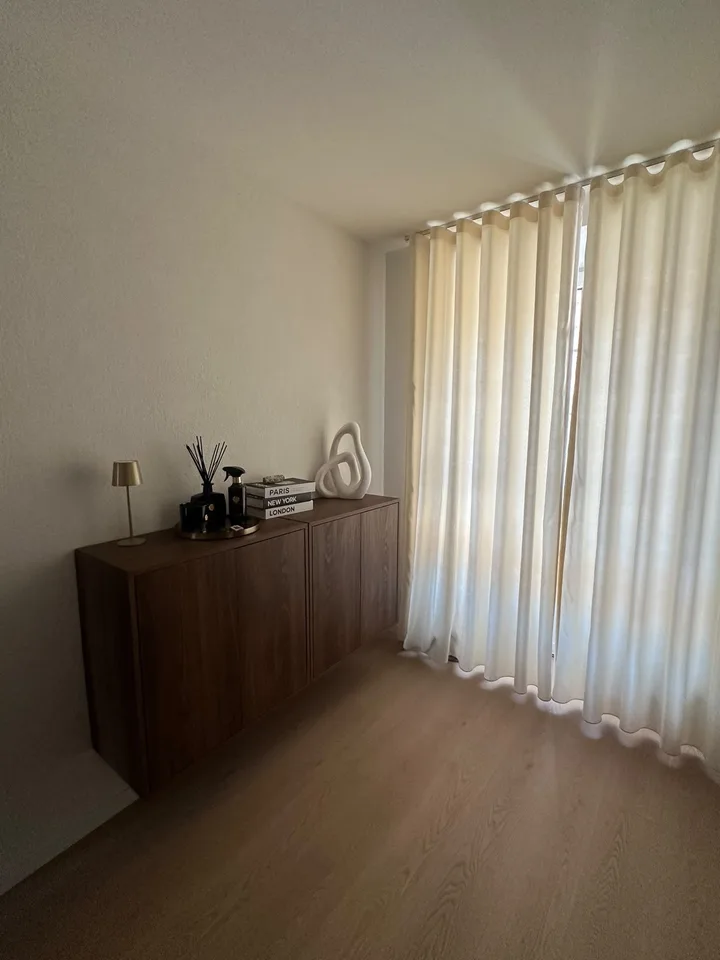 Meraviglioso appartamento di 4.5 locali con piccolo balcone e terrazza comune – foto 7 di 9