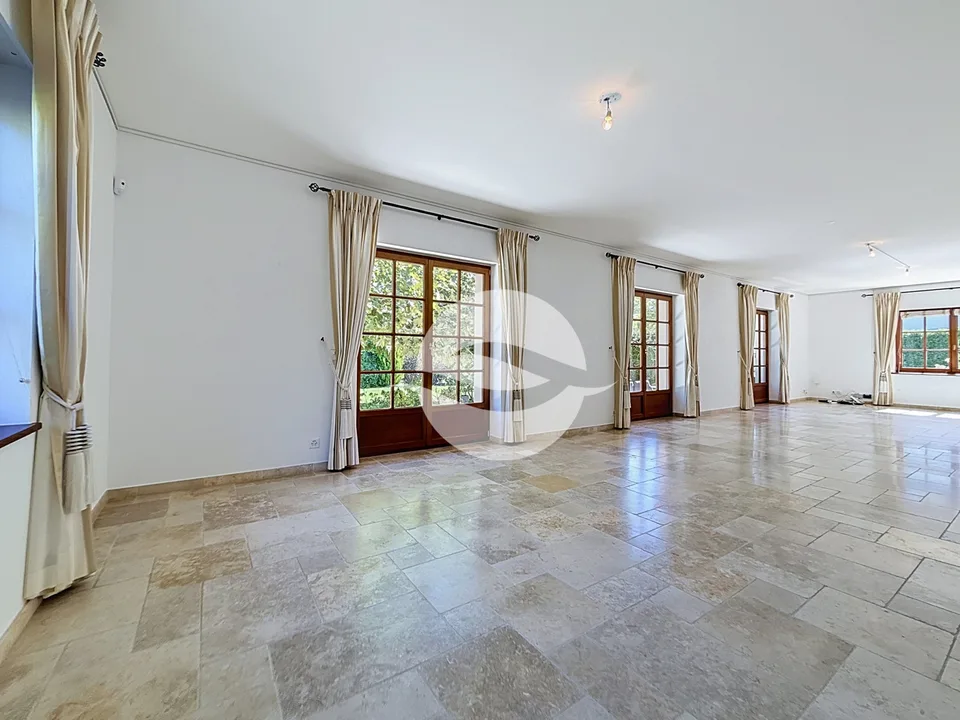 Propriété de 7,5 pièce + studio indépendant et garage – photo 3 sur 13