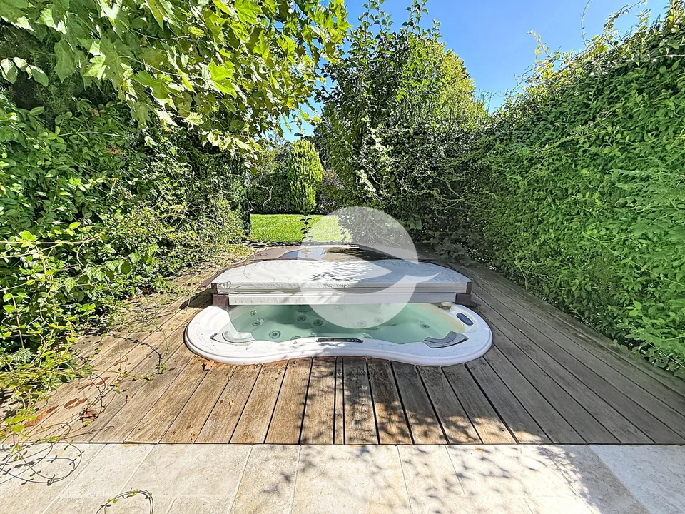 Propriété de 7,5 pièce + studio indépendant et garage – photo 4 sur 13