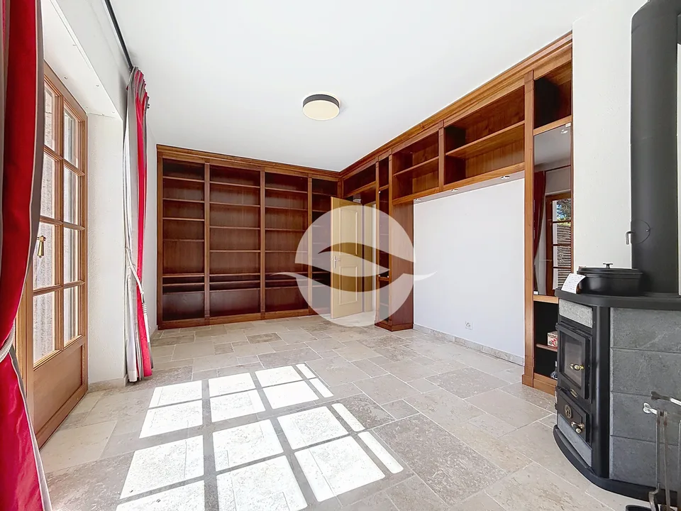 Propriété de 7,5 pièce + studio indépendant et garage – photo 2 sur 13