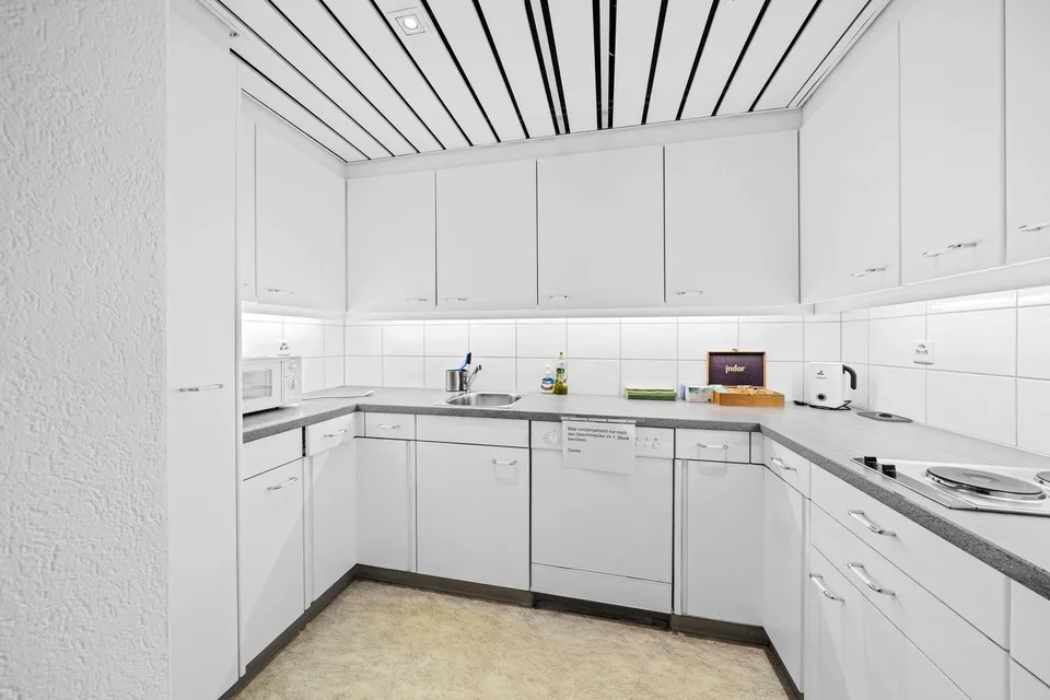 Espace de bureau meublé dans un emplacement idéal à Zurich - disponible immédiatement jusqu'au 30.06.2028 – photo 7 sur 9