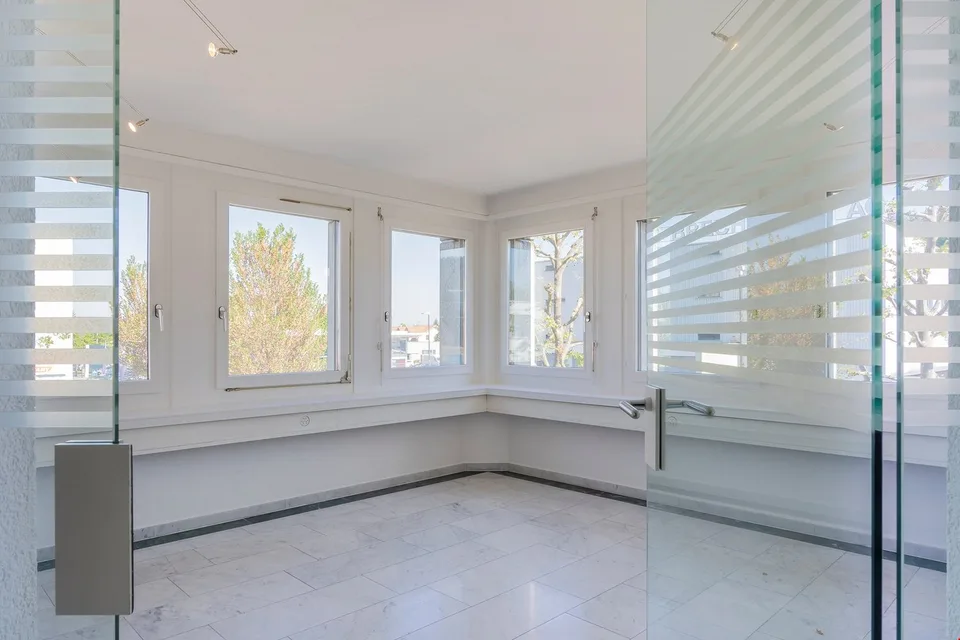 Espace commercial exclusif dans un emplacement central – photo 9 sur 13