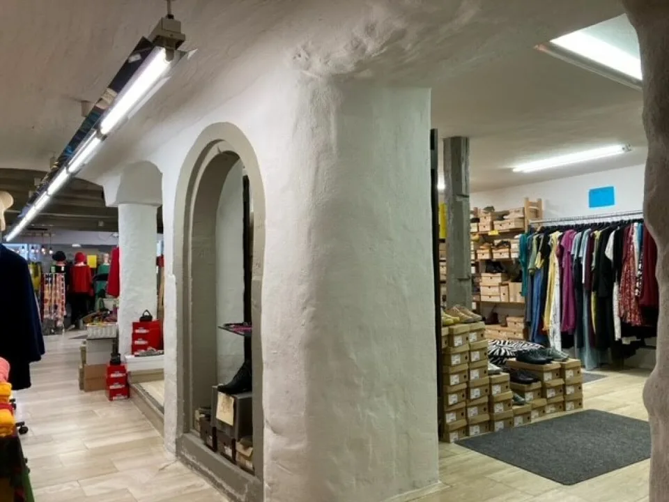 Espace commercial imposant au cœur de la vieille ville – photo 4 sur 7
