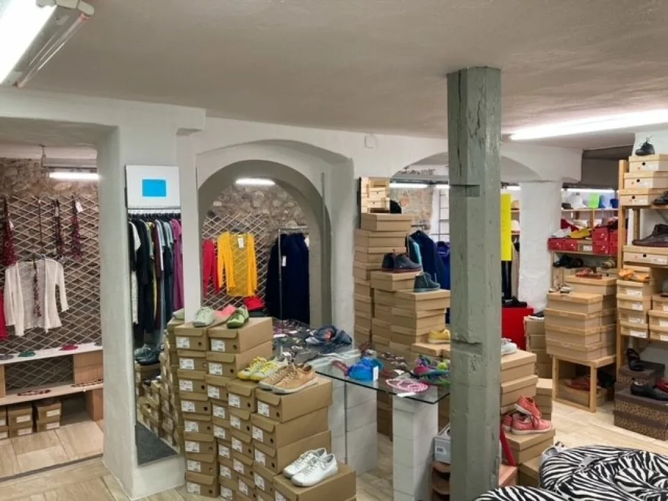 Espace commercial imposant au cœur de la vieille ville – photo 3 sur 7