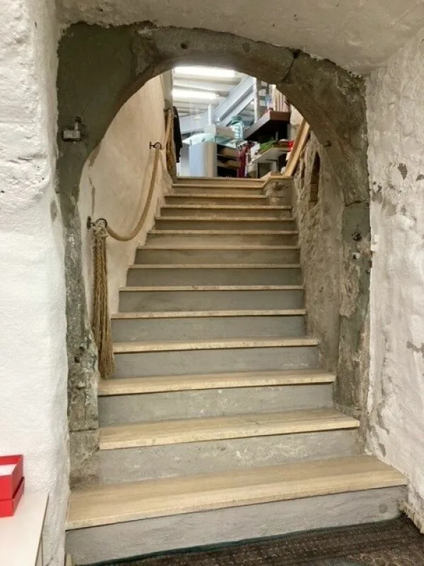 Espace commercial imposant au cœur de la vieille ville – photo 6 sur 7
