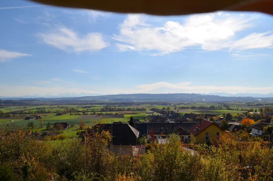 Maison mitoyenne pour deux familles à Jens – photo 2 sur 2