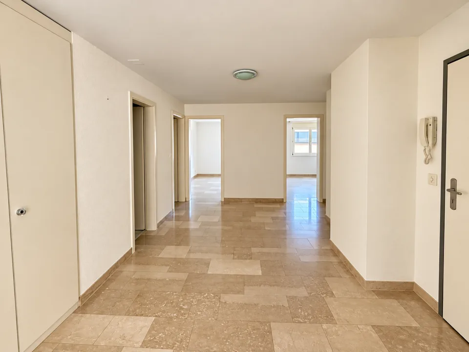 Appartamento di 4.5 locali curato con serra e balcone – foto 8 di 11