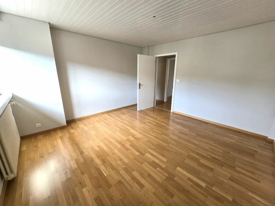 Helle 3.5-Zimmer-Dachgeschosswohnung im 4. OG – Foto 7 von 9