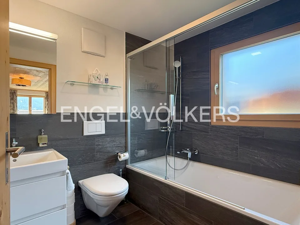 Exklusive Dach-Maisonette mit Chalet-Flair – Foto 7 von 8
