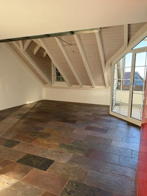 3 1/2-Zimmer-Maisonette-Wohnung mit traumhafter Weitsicht mitten im Golfparadies – Foto 4 von 30
