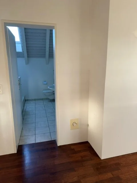 3 1/2-Zimmer-Maisonette-Wohnung mit traumhafter Weitsicht mitten im Golfparadies – Foto 24 von 30