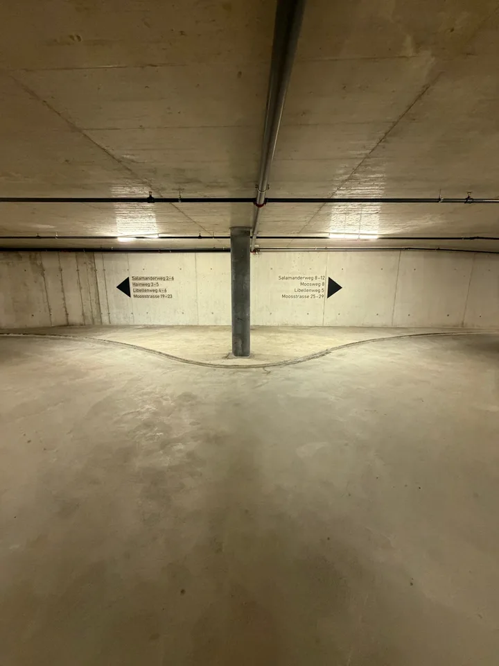 Parking space in a modern residential complex in Adliswil – photo 3 of 12