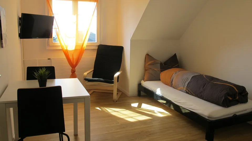 Z/322 Möbliertes WG-Zimmer in Aristau – Foto 2 von 4