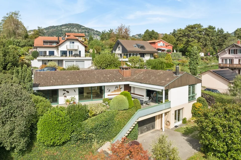 Architekten-Villa mit 8 Zimmern und Seeblick – Foto 2 von 13