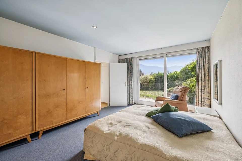 Architekten-Villa mit 8 Zimmern und Seeblick – Foto 10 von 13