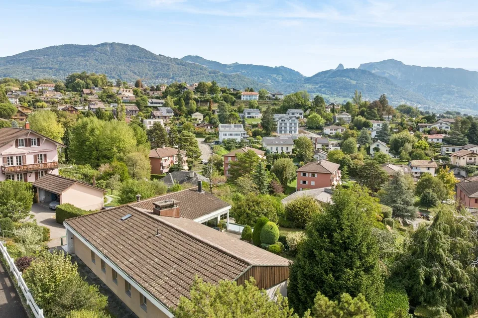 Architekten-Villa mit 8 Zimmern und Seeblick – Foto 4 von 13