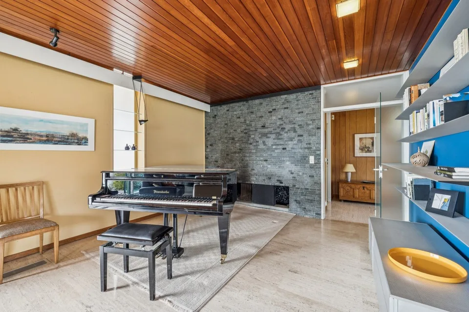 Architekten-Villa mit 8 Zimmern und Seeblick – Foto 8 von 13