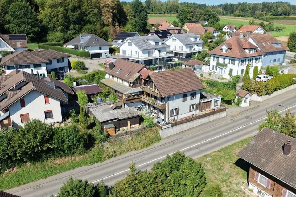 Vollvermietete Renditeliegenschaft in Aristau – 3 Wohneinheiten, Fernsicht, 3.34 % IST-Rendite – Foto 2 von 17