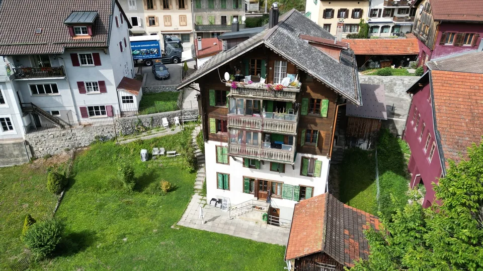 Immeuble de rendement idéalement situé en plein centre du village – Foto 7 von 7