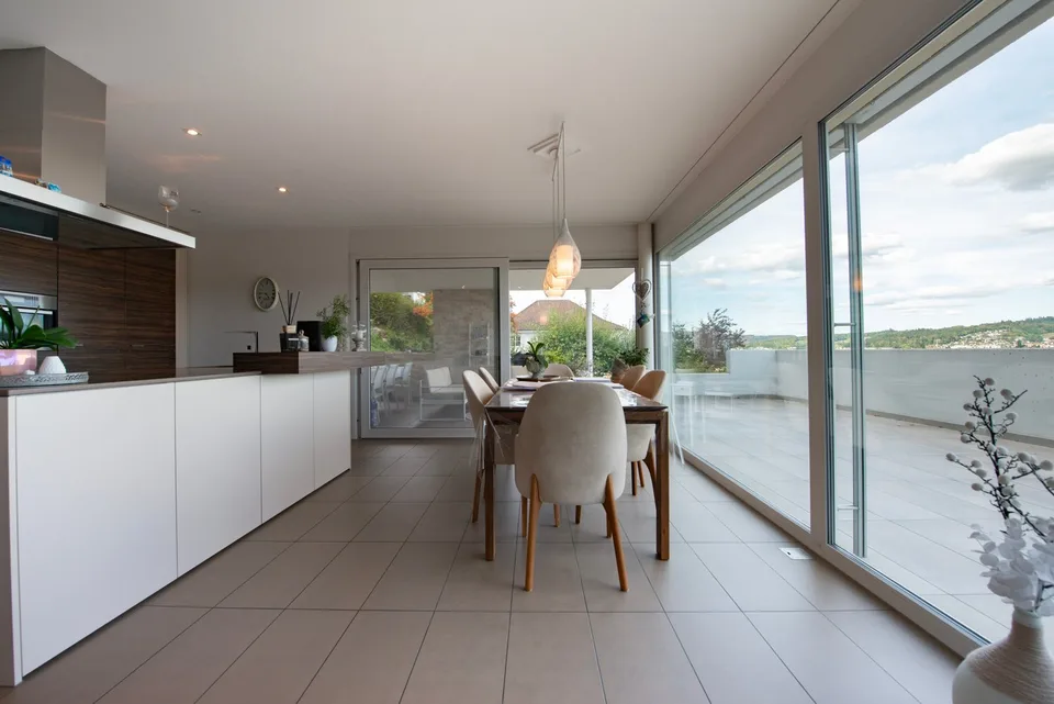 Spacieuse maison unifamiliale 5.5 pièces avec terrasse panoramique à Strengelbach – photo 8 sur 14