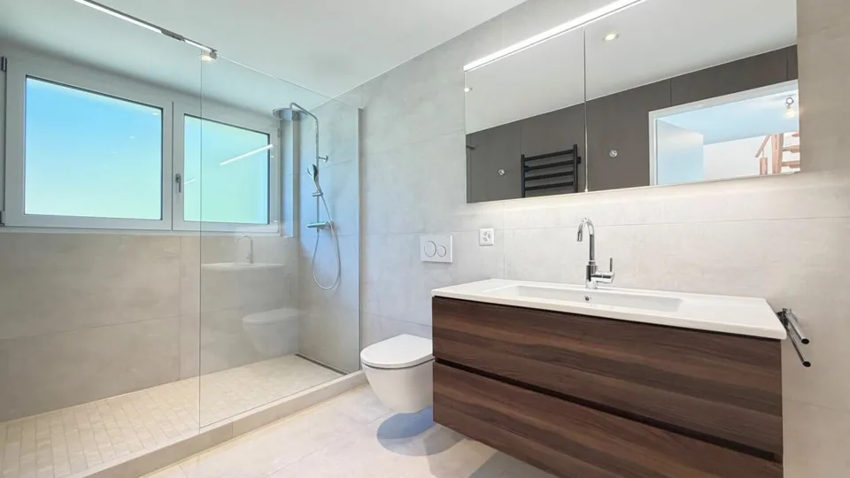 Über den Dächern von Oberwil - Maisonette mit Weitsicht, Eckbalkon und Dachterrasse – Foto 9 von 16