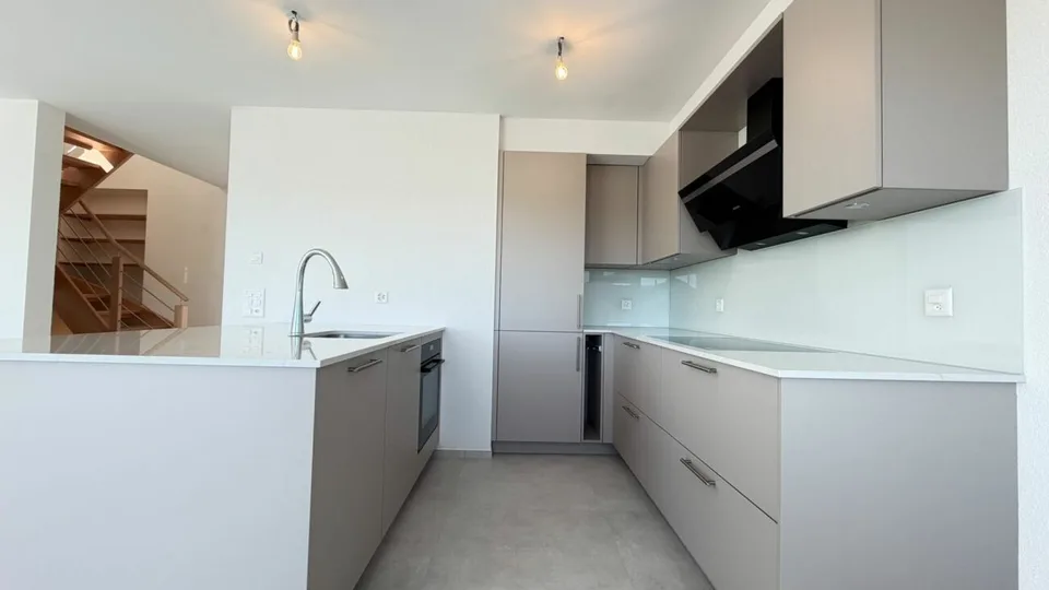Über den Dächern von Oberwil - Maisonette mit Weitsicht, Eckbalkon und Dachterrasse – Foto 6 von 16