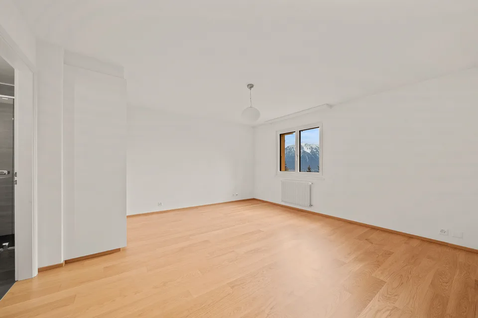 Einzigartige Gelegenheit geräumige Wohnung in ruhiger Umgebung mit Seeblick – Foto 7 von 13