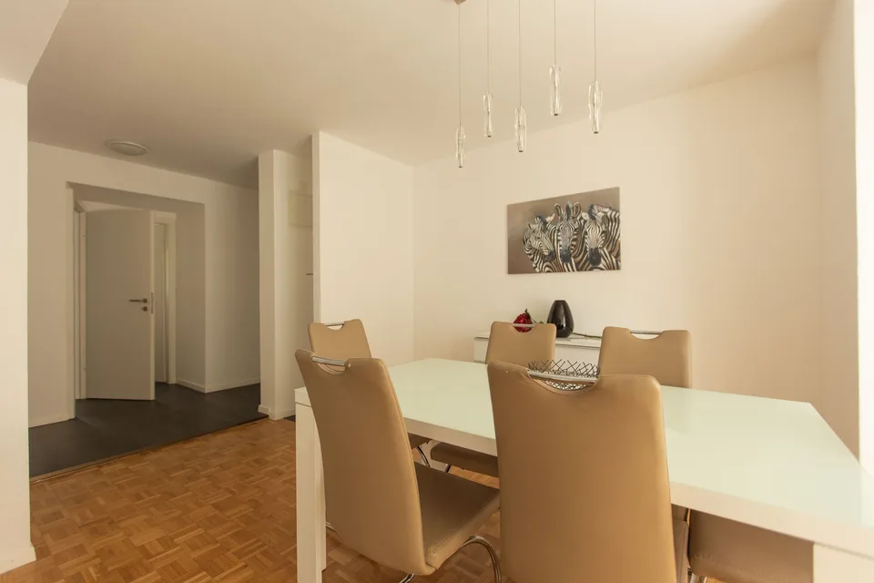 Möblierte 4-Zimmer-Wohnung mit Service und Balkon - Stadtzentrum Zürich – Foto 9 von 12