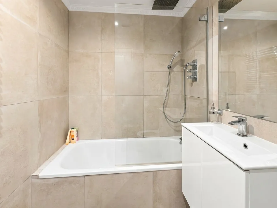 Charmant appartement de 3 pièces meublé avec terrasse – Rue Liotard, Genève – photo 13 sur 15