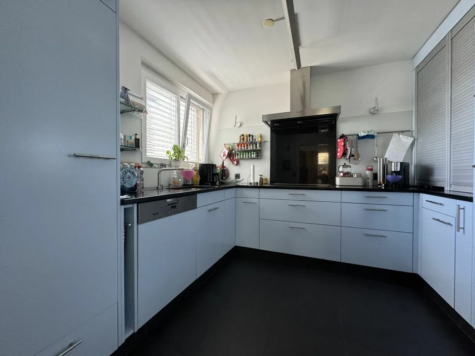 VITA FAMILIARE CON VISTA PANORAMICA - SPAZIO DI VITA SU DUE LIVELLI – foto 7 di 19