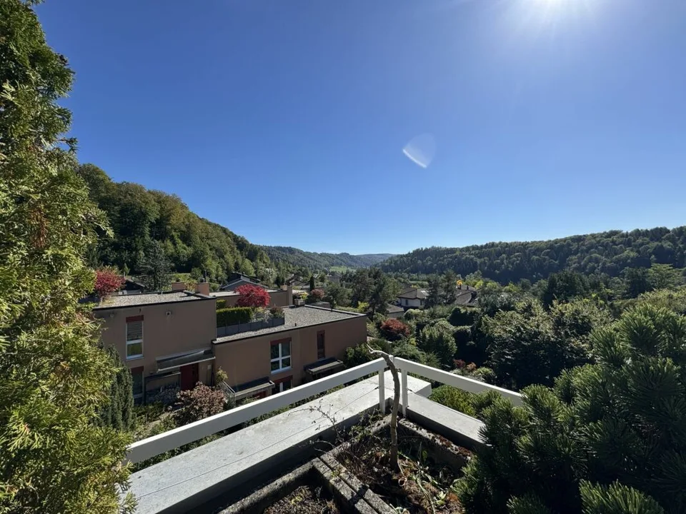 VITA FAMILIARE CON VISTA PANORAMICA - SPAZIO DI VITA SU DUE LIVELLI – foto 18 di 19