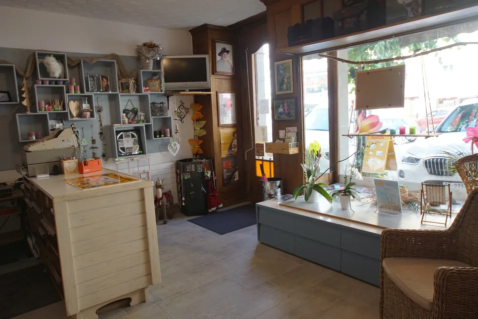 Locale commerciale con vetrina nel centro città – foto 2 di 5