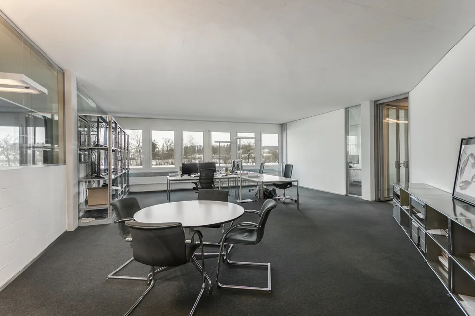 318 m2 de bureaux de haute qualité - usage propre et/ou location à Baar ZG – photo 3 sur 3