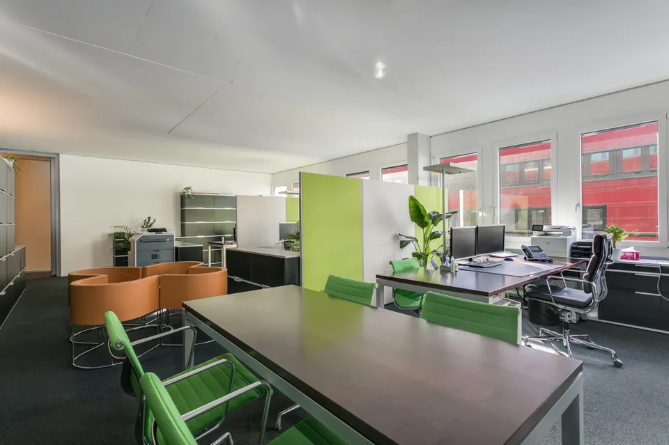 318 m2 de bureaux de haute qualité - usage propre et/ou location à Baar ZG – photo 2 sur 3