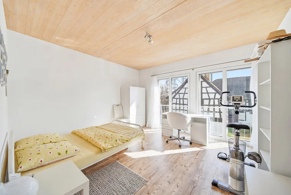 HAUSGEFÜHL PUR - 3.5 ZIMMER WOHNUNG MIT GROSSEM GARTEN – Foto 4 von 7