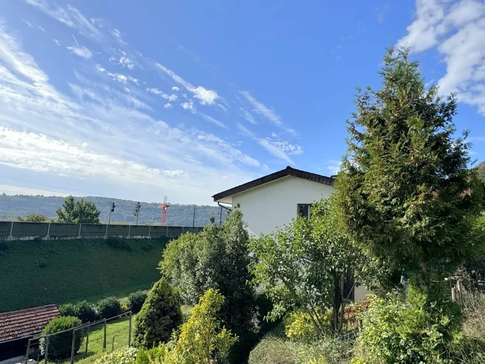 Habiter sur la pente sud à Umiken - avec un jardin paradisiaque ! – photo 3 sur 12