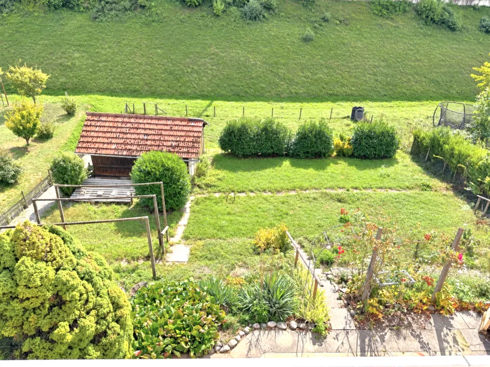 Habiter sur la pente sud à Umiken - avec un jardin paradisiaque ! – photo 4 sur 12