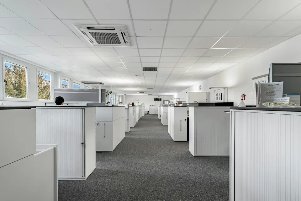 1'010 m² d'espaces de bureau climatisés - idéal pour l'administration, le développement et l'administration – photo 5 sur 8