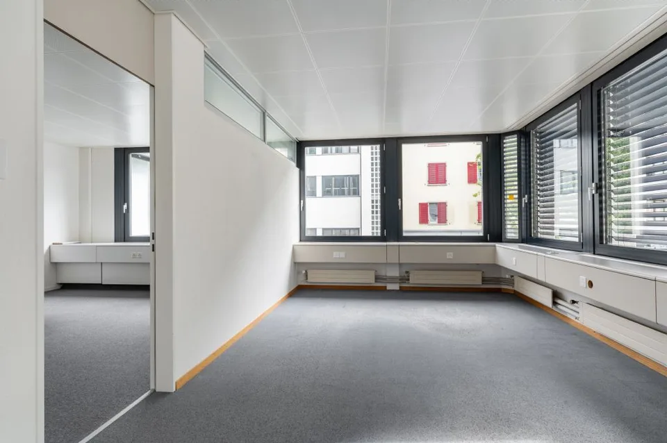 SPAZI MODERNI PER UFFICIO/STUDIO IN POSIZIONE DI PRIMO PIANO | DIVISIBILI IN MODO FLESSIBILE – foto 4 di 9