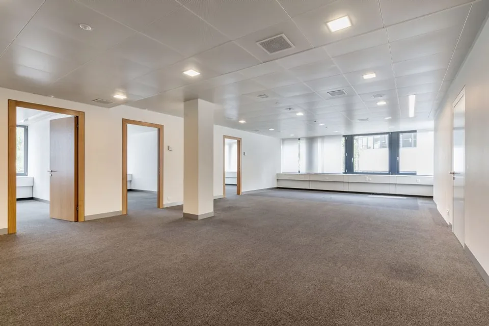 SPAZI MODERNI PER UFFICIO/STUDIO IN POSIZIONE DI PRIMO PIANO | DIVISIBILI IN MODO FLESSIBILE – foto 3 di 9