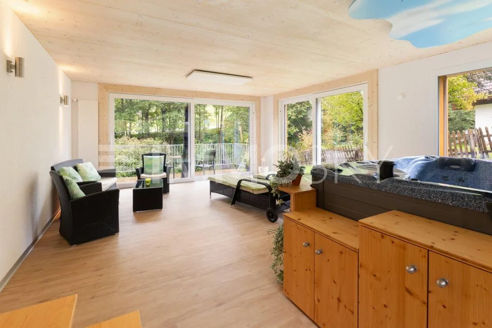 Casa dei sogni con giardino, area benessere e molto spazio per le tue idee – foto 2 di 7